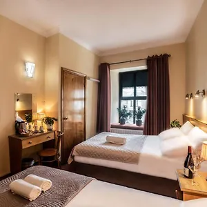 ** Hotel Holiday Ireland